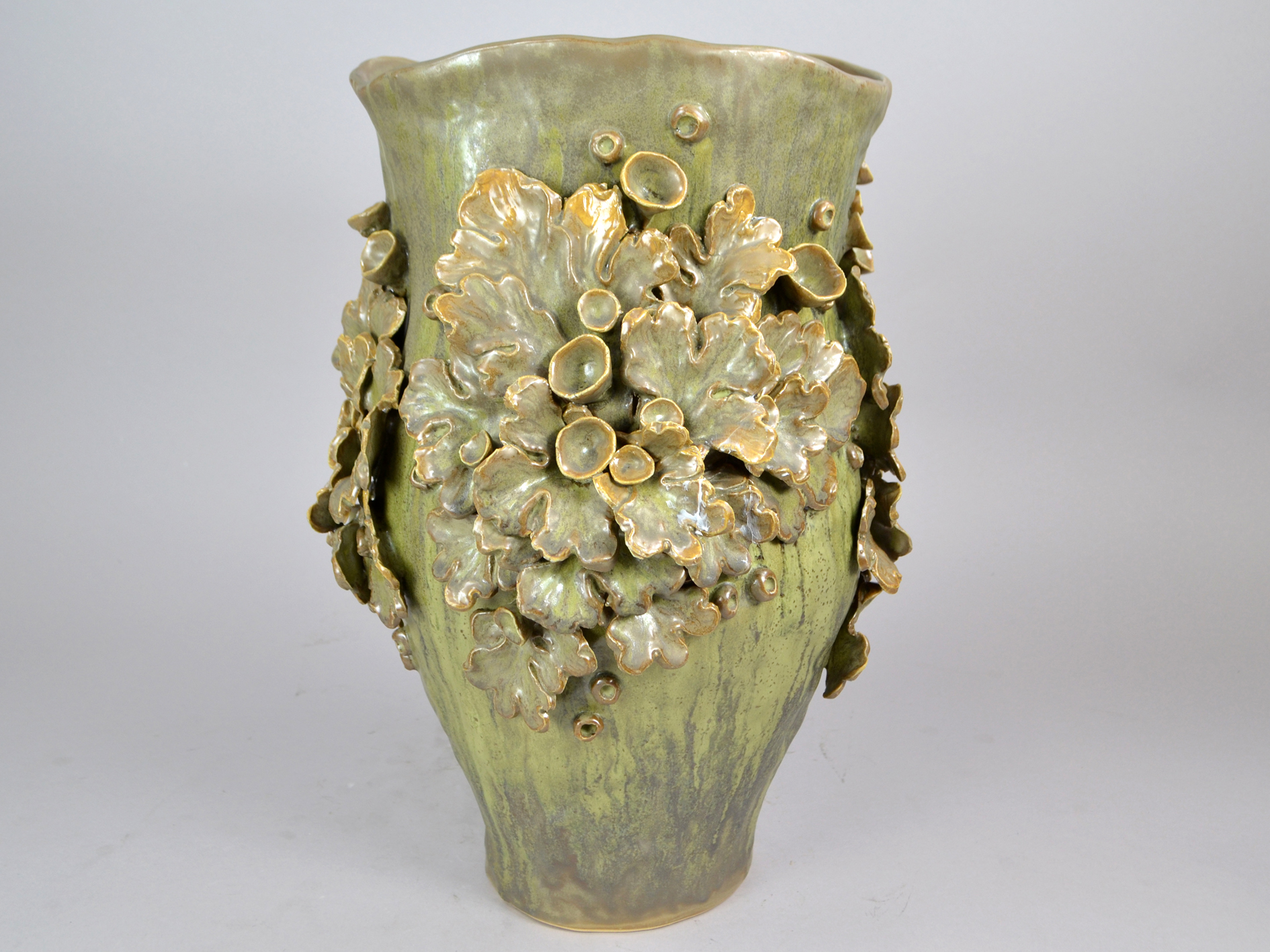 Keramik Vase 20 mit üppiger Blüte, Ø29 x H40 cm, grün-braun