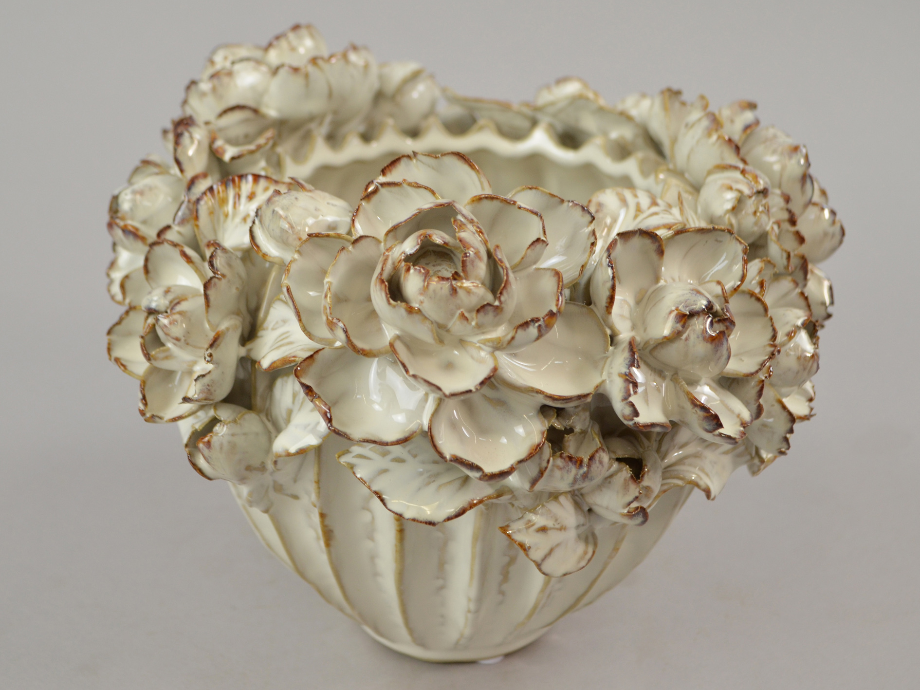 Ceramic vase with rose ornament, Ø21x18cm, brown-white
