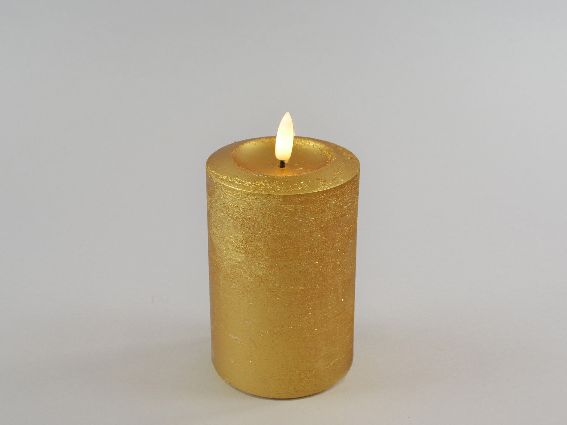 LED candle, gold, D7.6xH12cm, remote/off/timer-6hrs, FB optional, 2xAA
