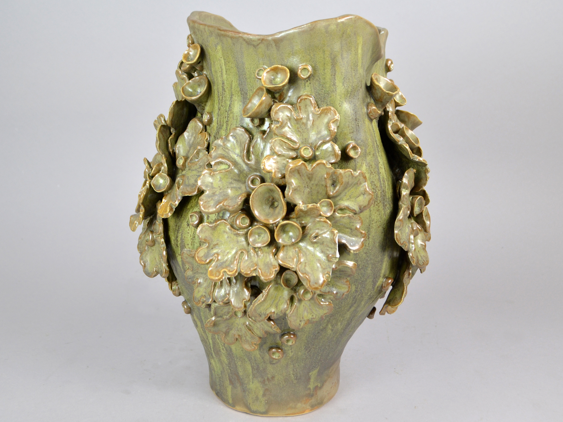 Keramik Vase 20 mit üppiger Blüte, Ø27 x H34 cm, grün-braun