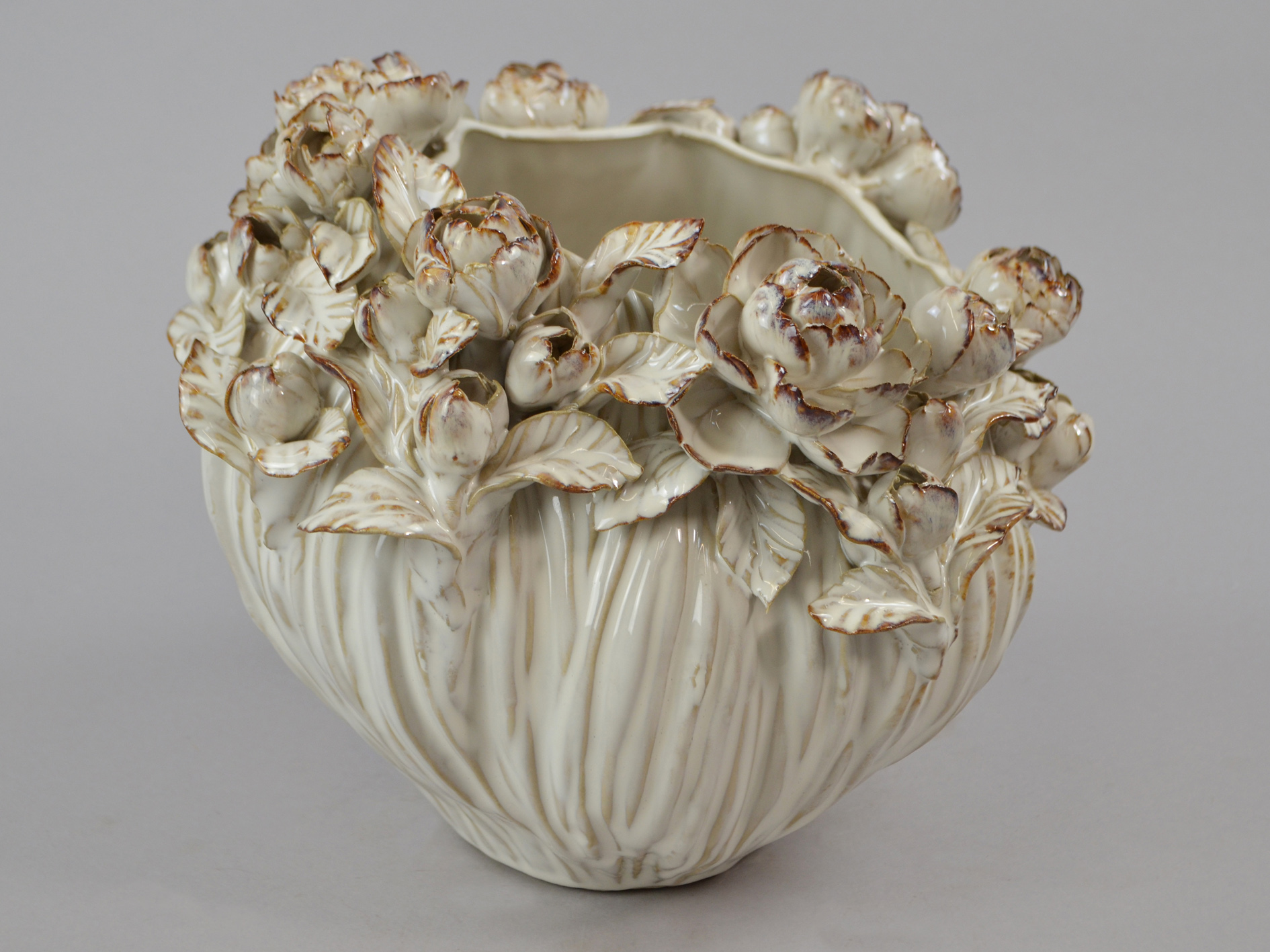 Ceramic vase with rose ornament, Ø22.5x20cm, brown-white